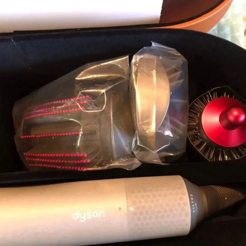 Dyson Airwrap™ styler Complete Nickel/Fuchsia Brand New - Picture 5 of 6